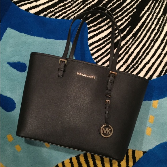 Michael Kors Handbags - Michael Kors Leather Jet Set Tote